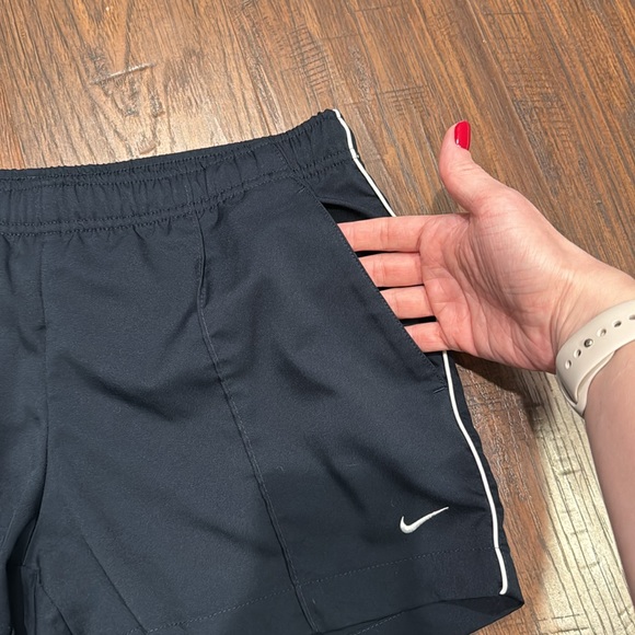 Nike shorts with drawstring and pockets, pinstripe - Picture 2 of 5